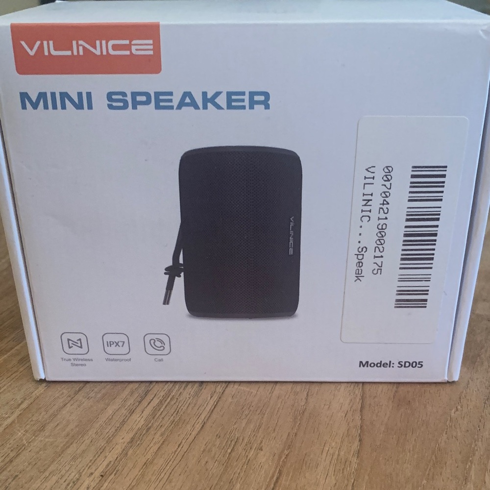 Black Mini Bluetooth Speaker, new condition, box